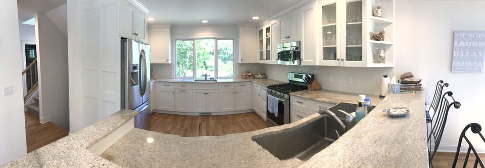Large new kitchen, double sinks, full equipped