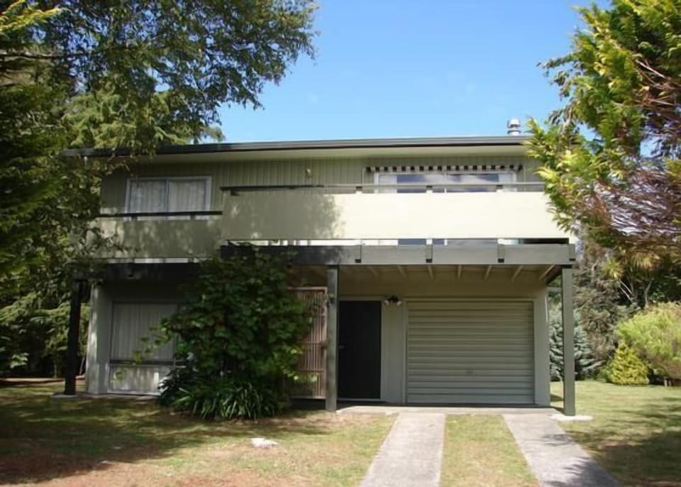 Front view (parking both sides)