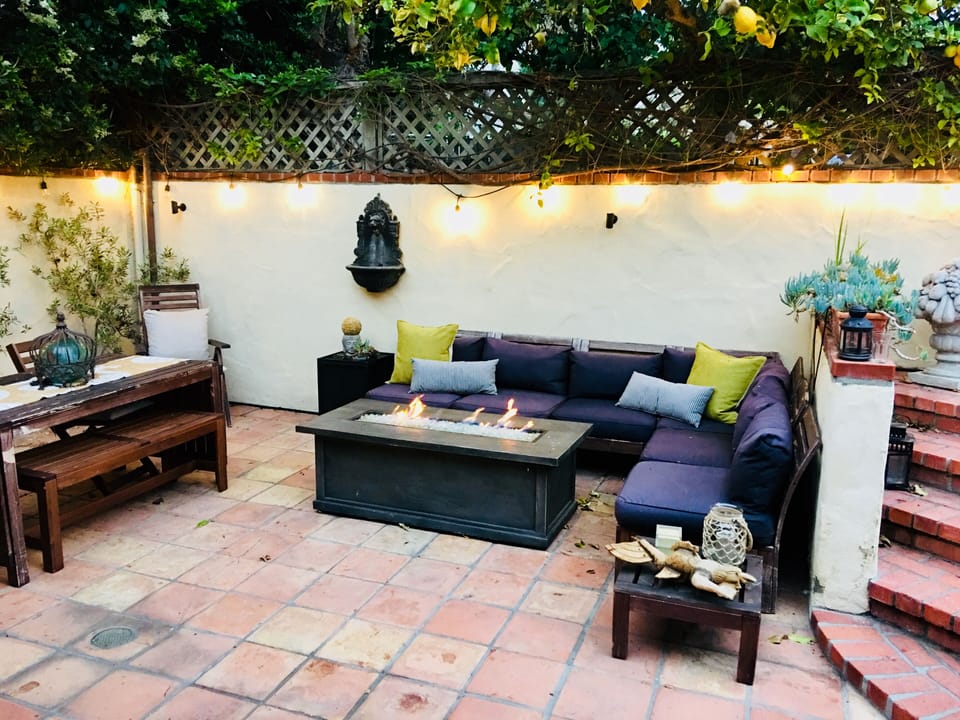 Front patio seating / dining area 