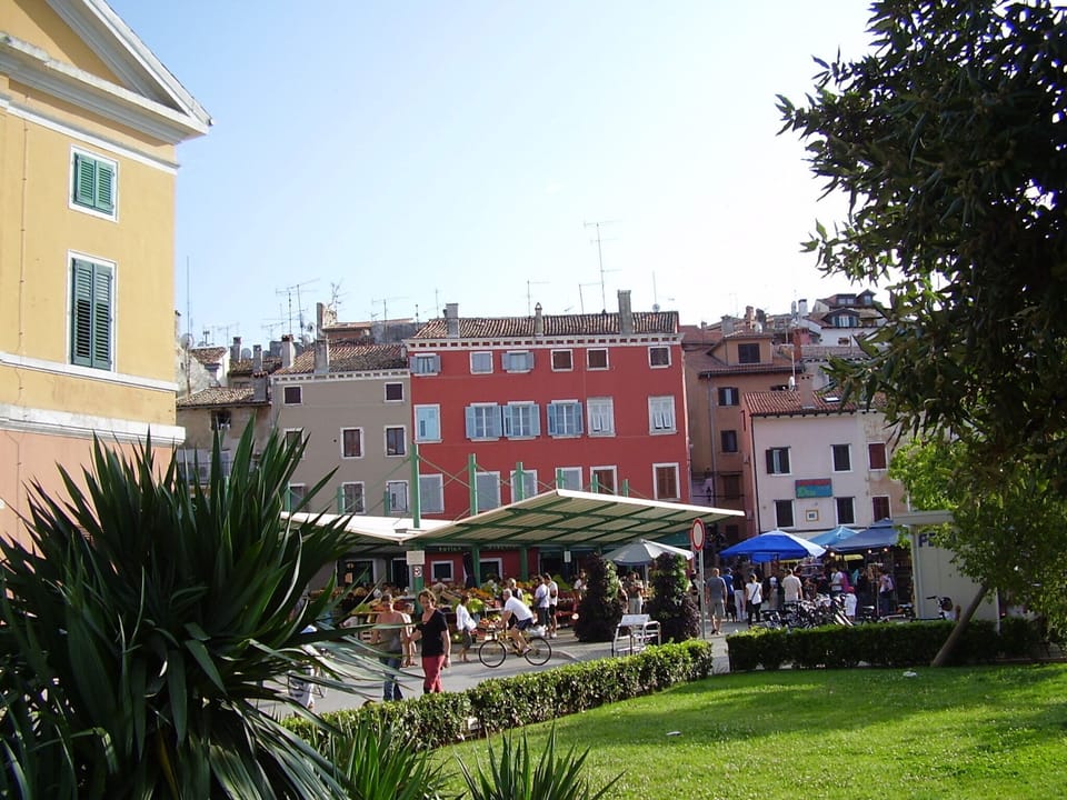 The apartment is situated on the 2nd floor.