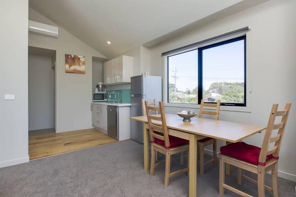 Dining area/kitchen