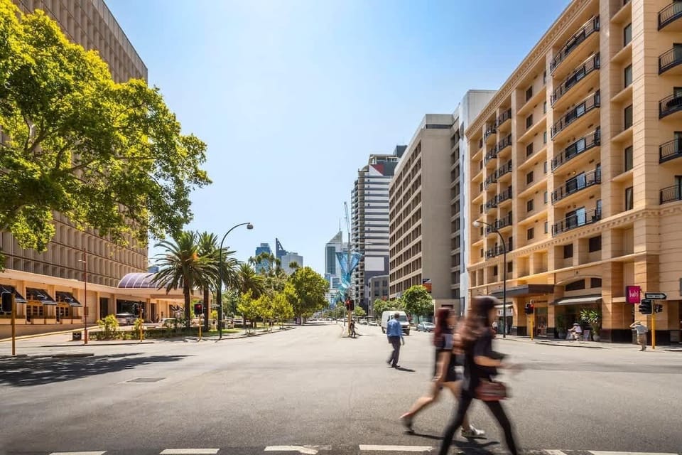 Within a short stroll, you'll find the Perth Concert Hall, Royal Perth Hospital, and convenient FREE hop-on/hop-off bus stops for easy CBD access. The train station, various bus routes, and the scenic Swan River & Foreshore are just minutes away.