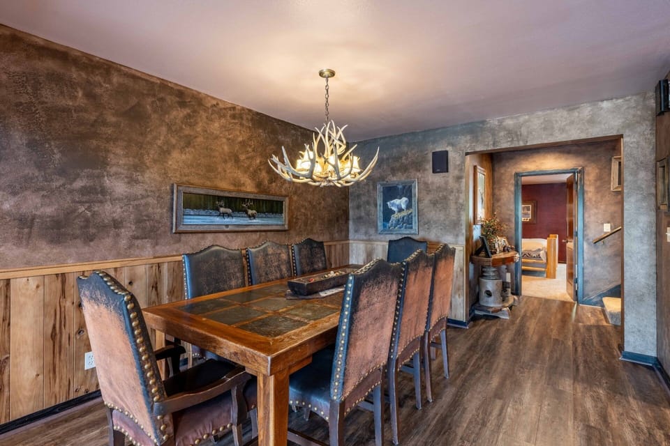 Formal dining for 8 plus bar seating for 3