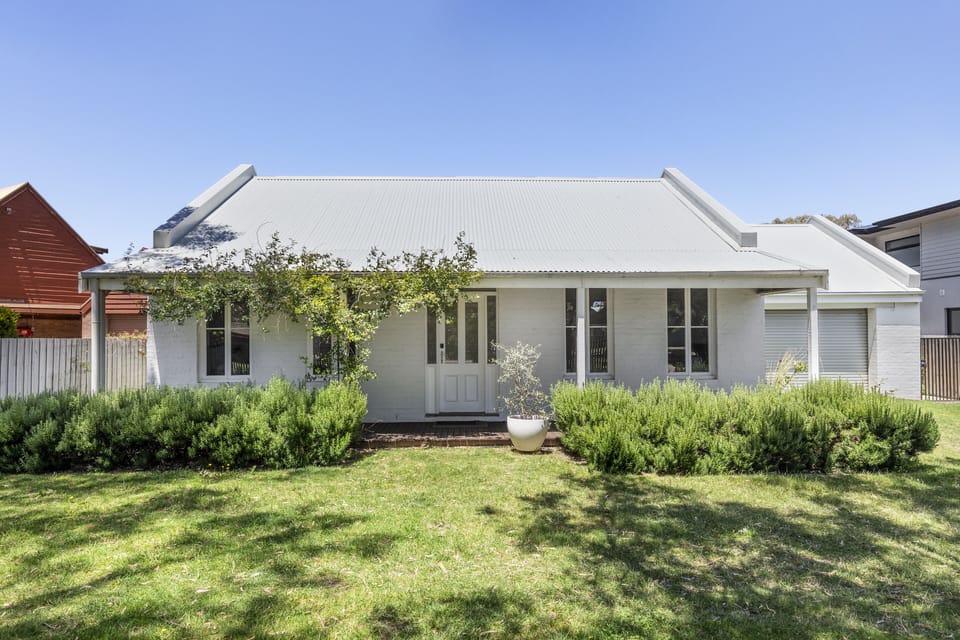 fenced front yard on 1000sqm block