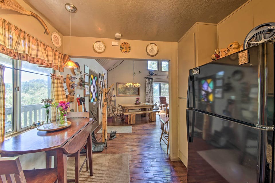 Fully Equipped Kitchen | Toaster Oven | Crock-Pot | Microwave | Blender