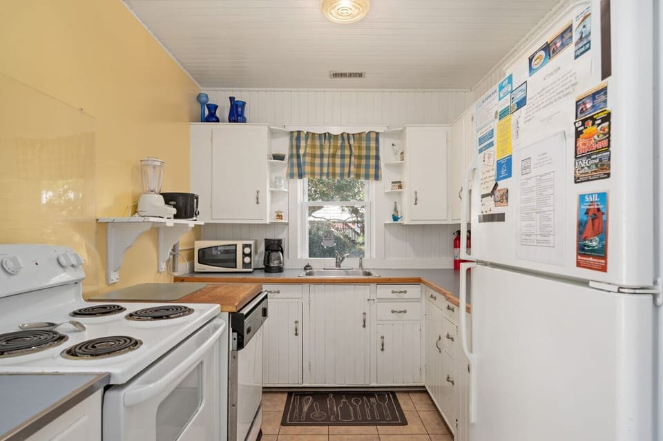 13-web-or-mls-Cove-407-Tillett-Kitchen-V2