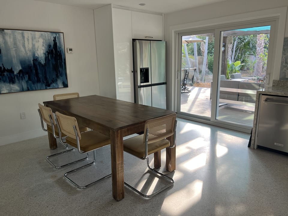 dining room 