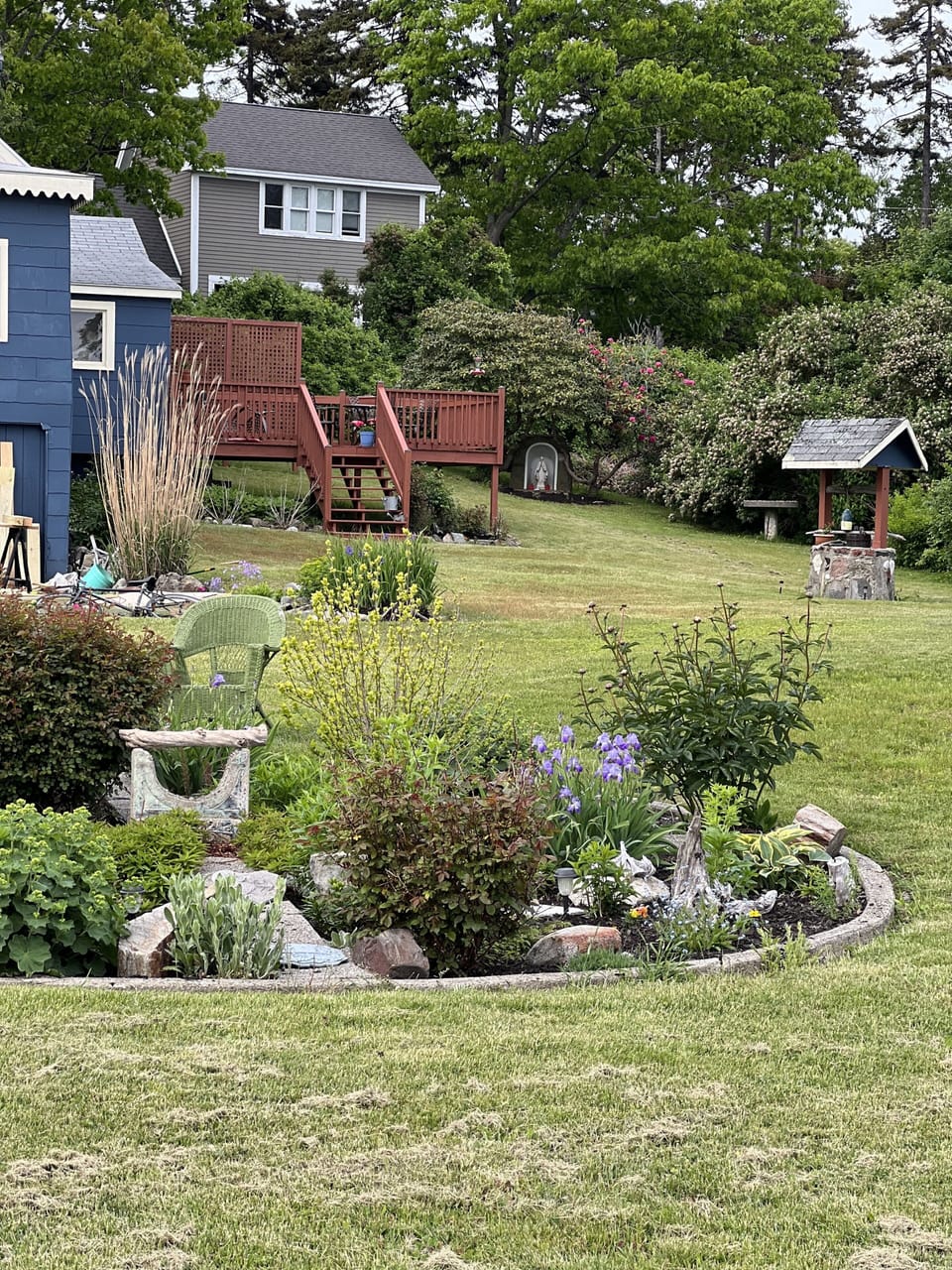 Front gardens | Back deck overlooks gardens and ocean 