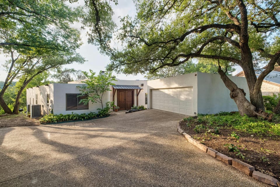 The original owner of the house was from Santa Fe. She brought it here!