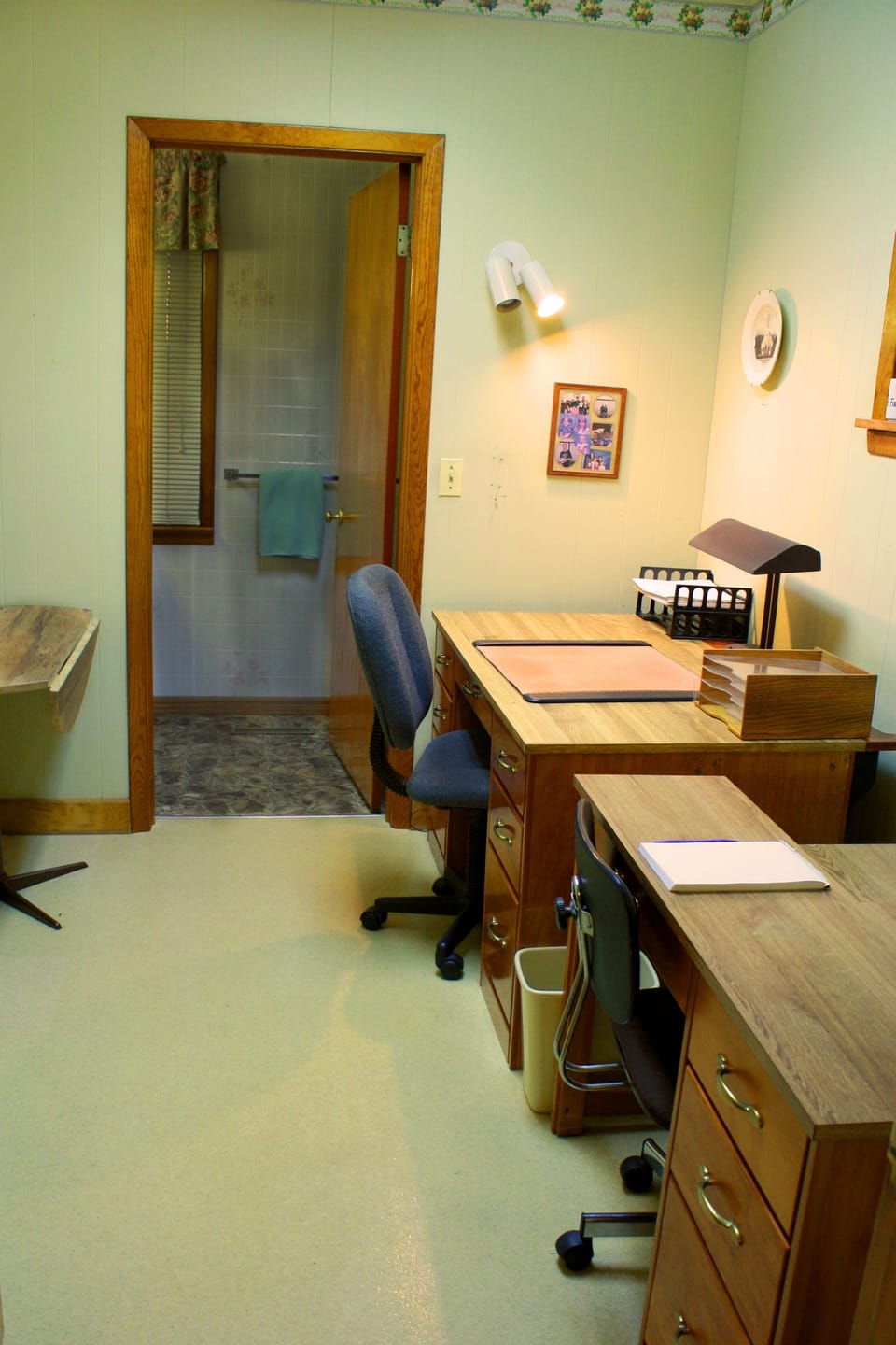 Office for working, reading and writing. (no internet)