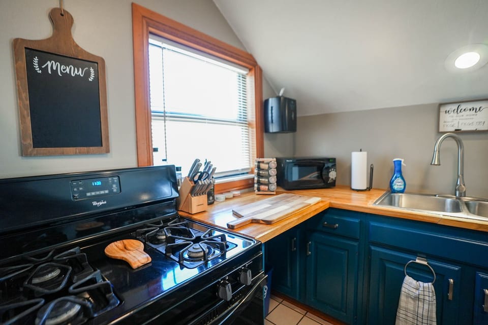 Gas range and stove great for preparing a meal.
