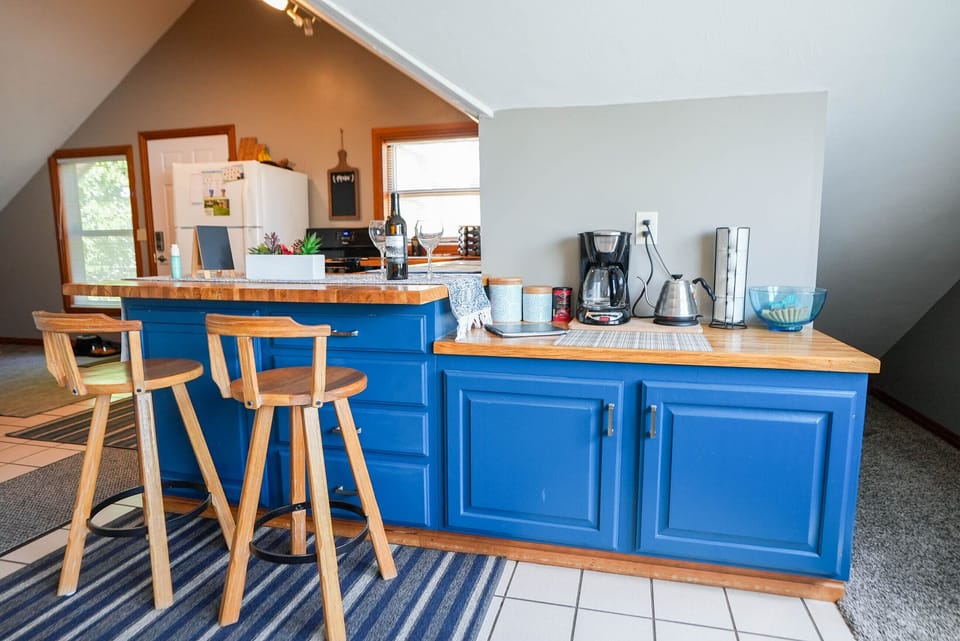 Breakfast bar with complementary coffee and tea on the right.