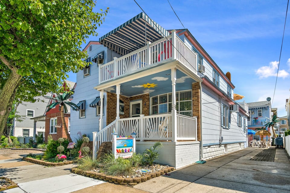 House, 2nd floor with 2 decks