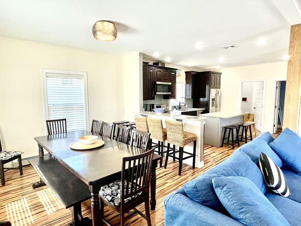 2nd Floor, view of Kitchen/Dining room from sitting area