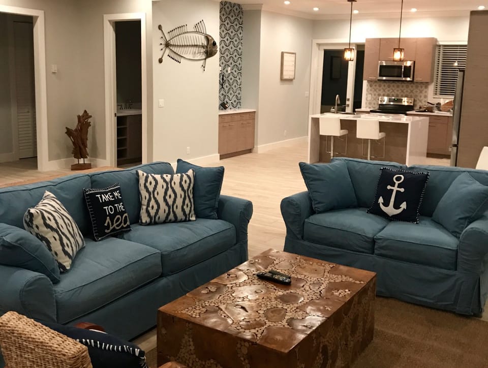Living Room with Flatscreen and kitchen with flatscreen