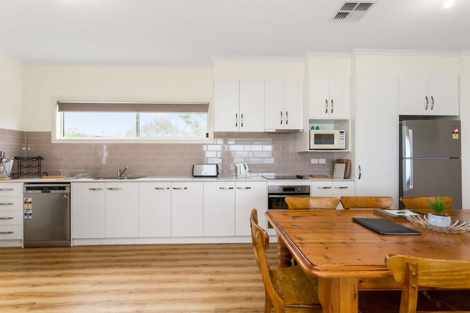 Dining kitchen