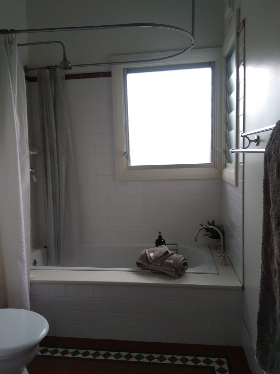 Full-size bath