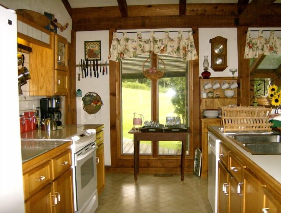 Greatroom Kitchen looking towards deck & side yard