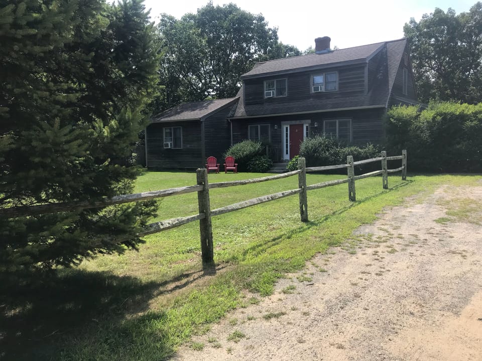 Great front yard with parking for multiple cars. 