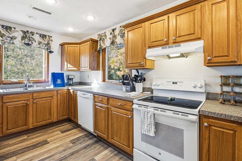 Top-Level Kitchen with Bar (seats 2)