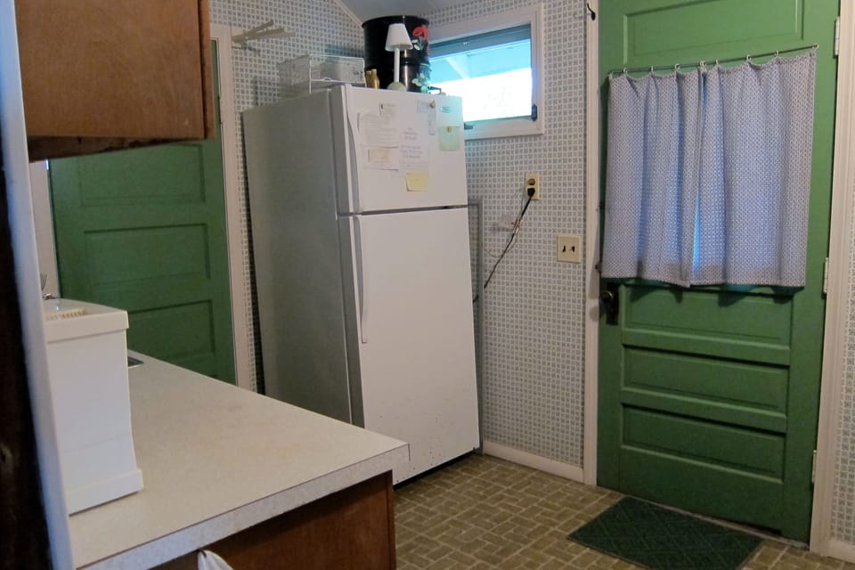 Another view of the kitchen.
