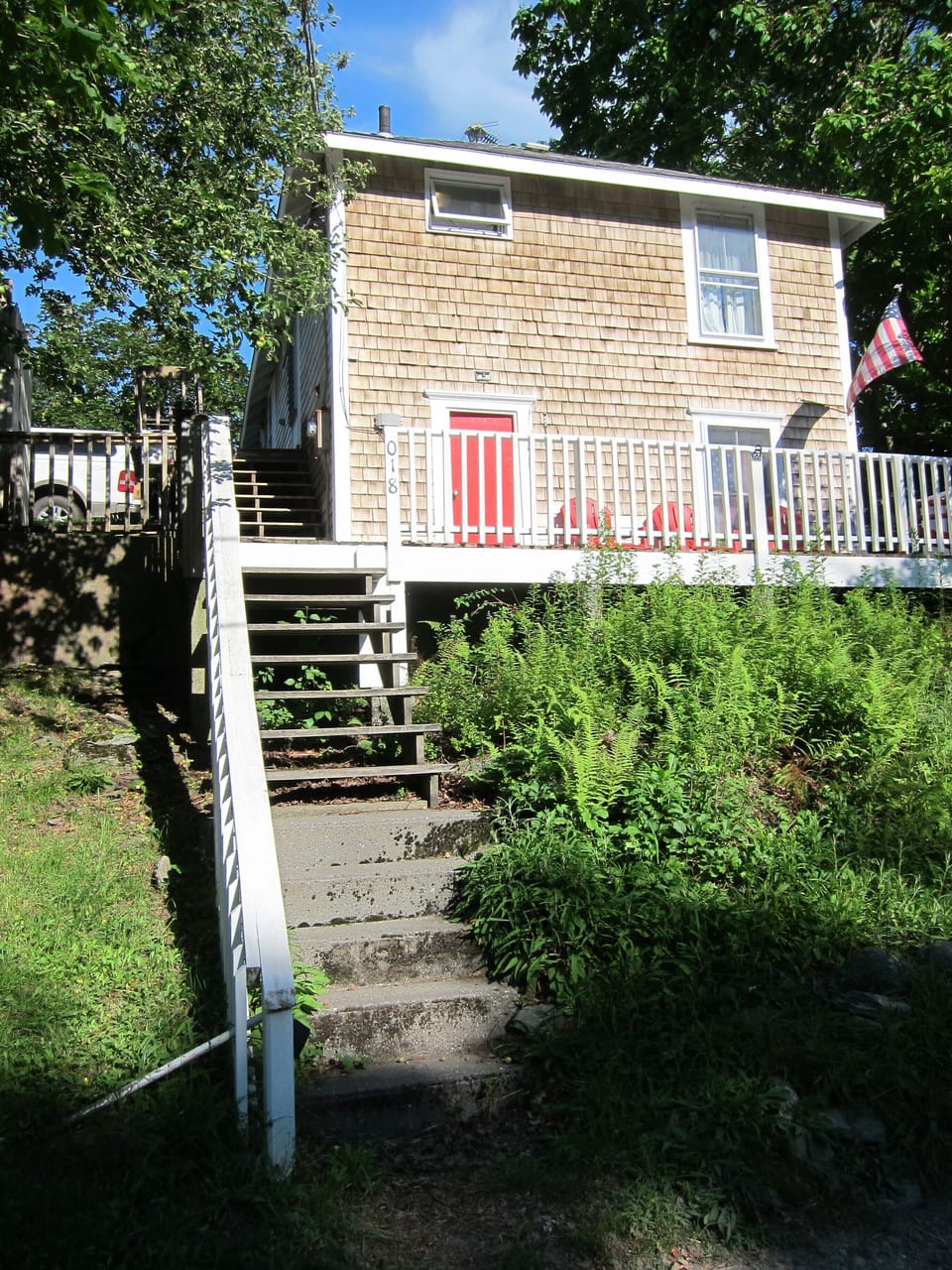 Cottage front-road view.
