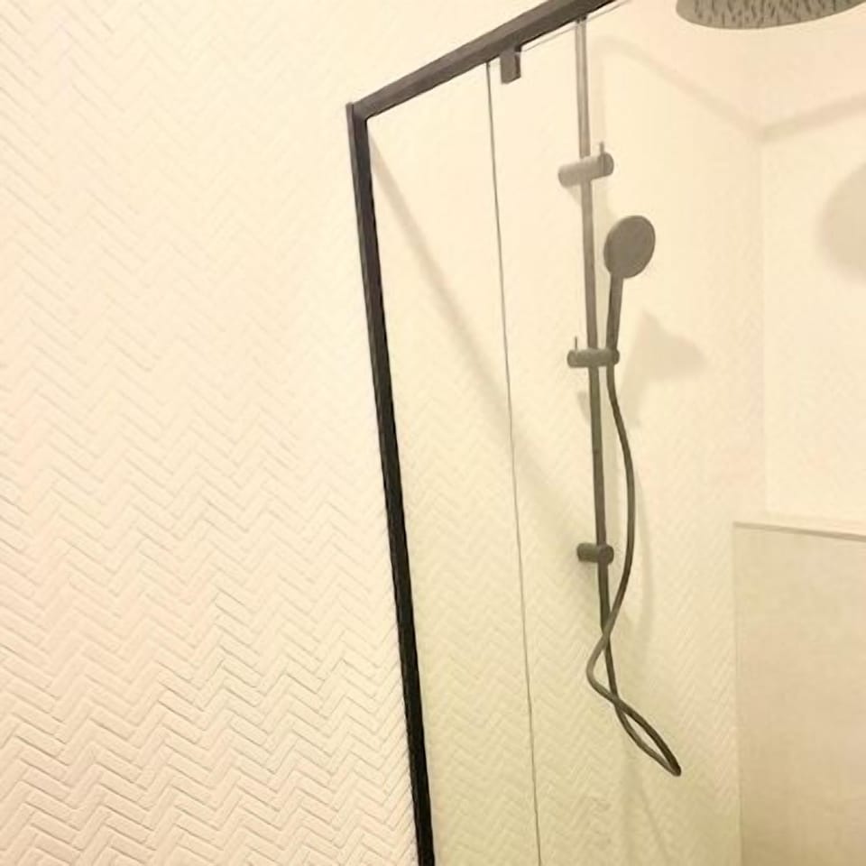 Brand new modem bathrooms!!