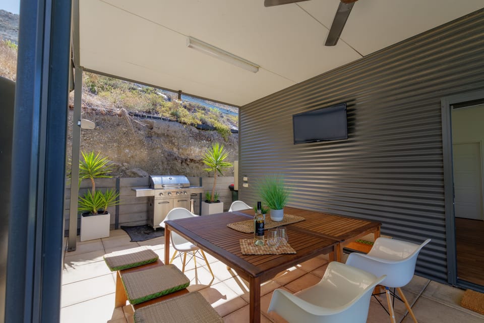 Large Patio, BBQ & outdoor TV