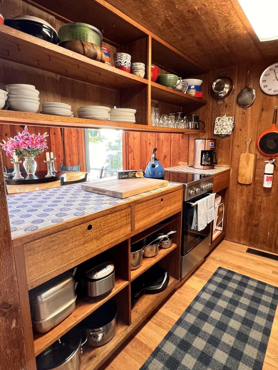Simple but well equipped. Offer seasonings w/added appliances in nearby closet