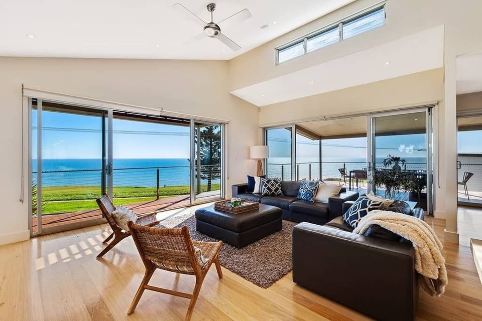 Upstairs Loungeroom (4)