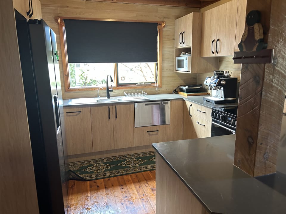 Newly renovated kitchen as of September 2023