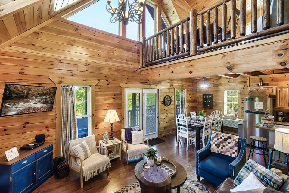 This open floorplan makes it easy to visit with the entire group.