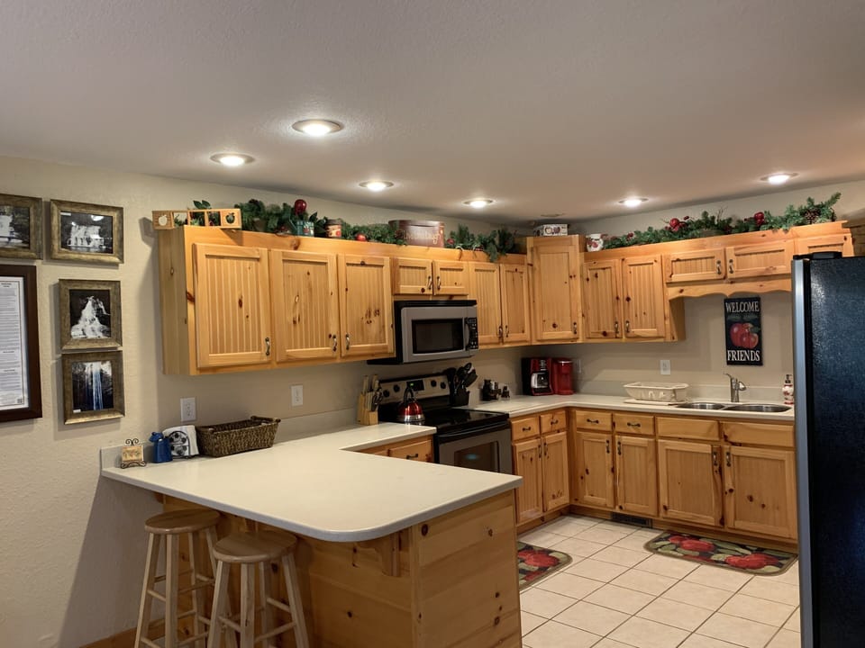 Fully equipped kitchen for cooking and serving