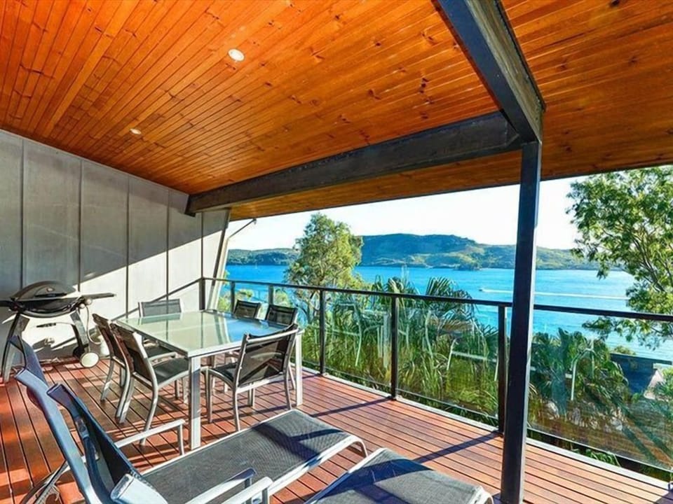 Shorelines 04 - Balcony View