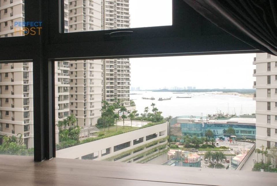 JB #15 Beachside view 2BR in Danga Bay
