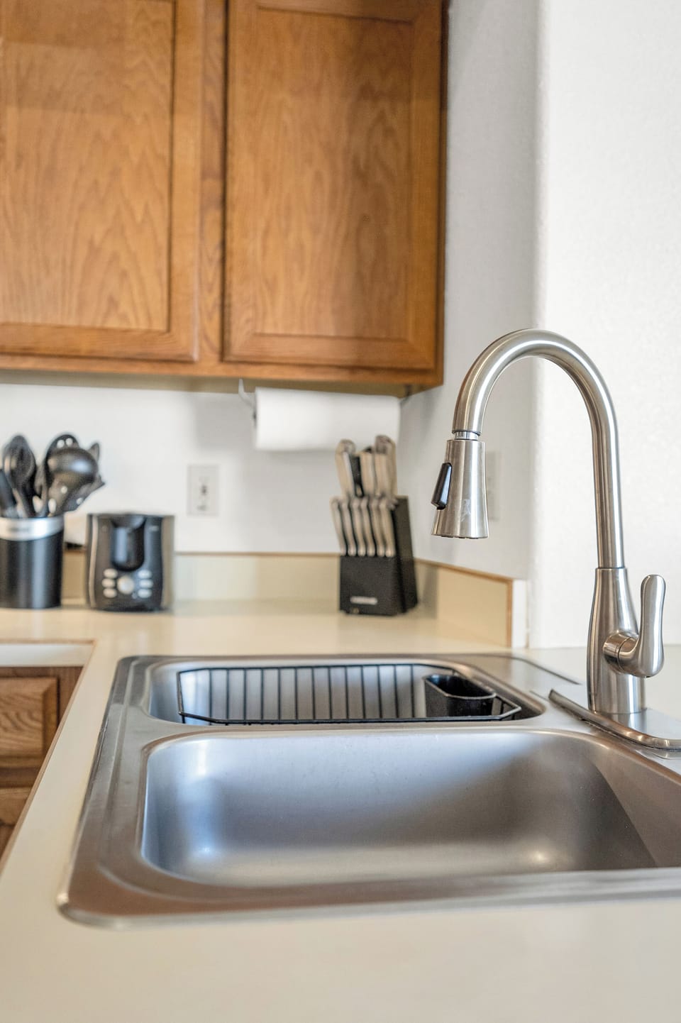 Knife set, serving utensils, toaster, coffee pot & more