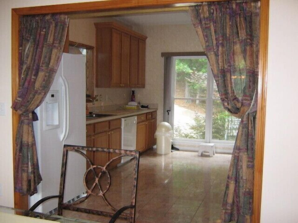 Full kitchen