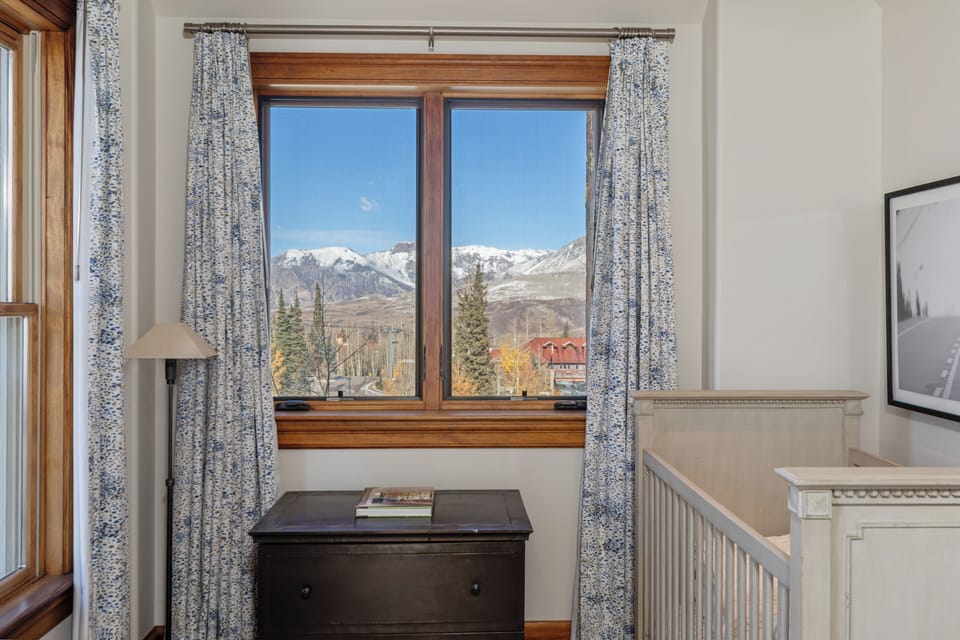 Lorian  4 - 4th Bedroom  - Vivid Vacation Rentals
