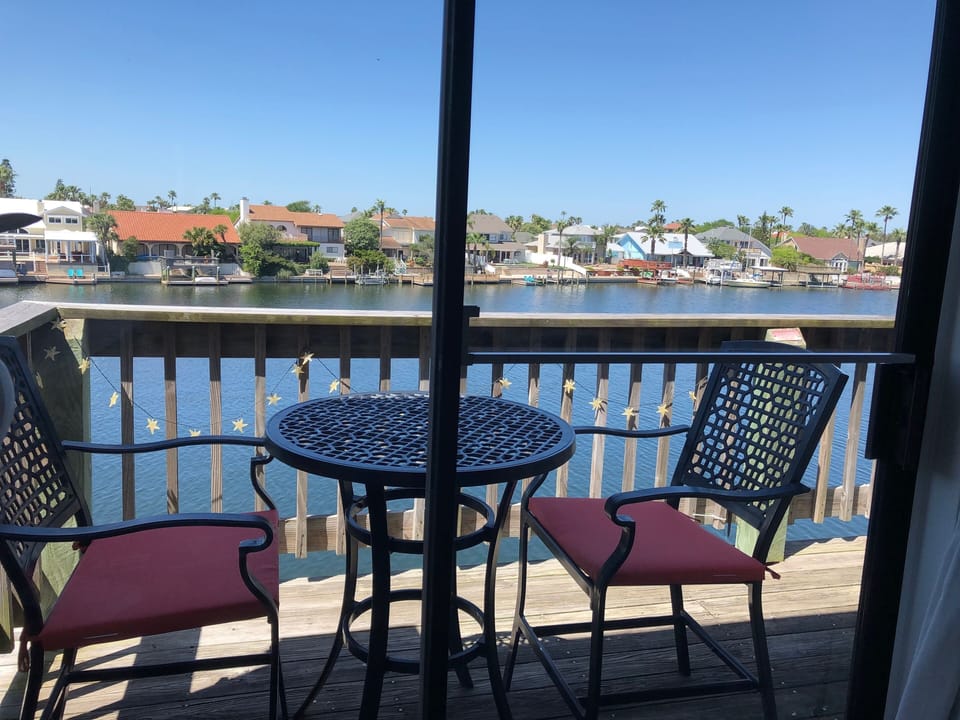 Great spot for watching boats, birds and fantastic sunsets!