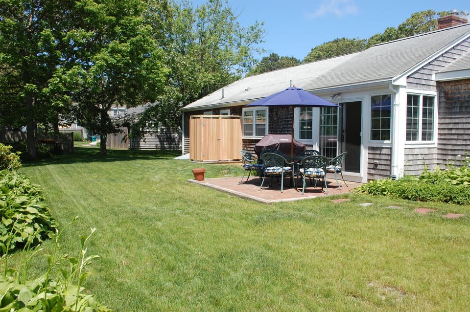 Spacious back and side yard for playing and relaxing