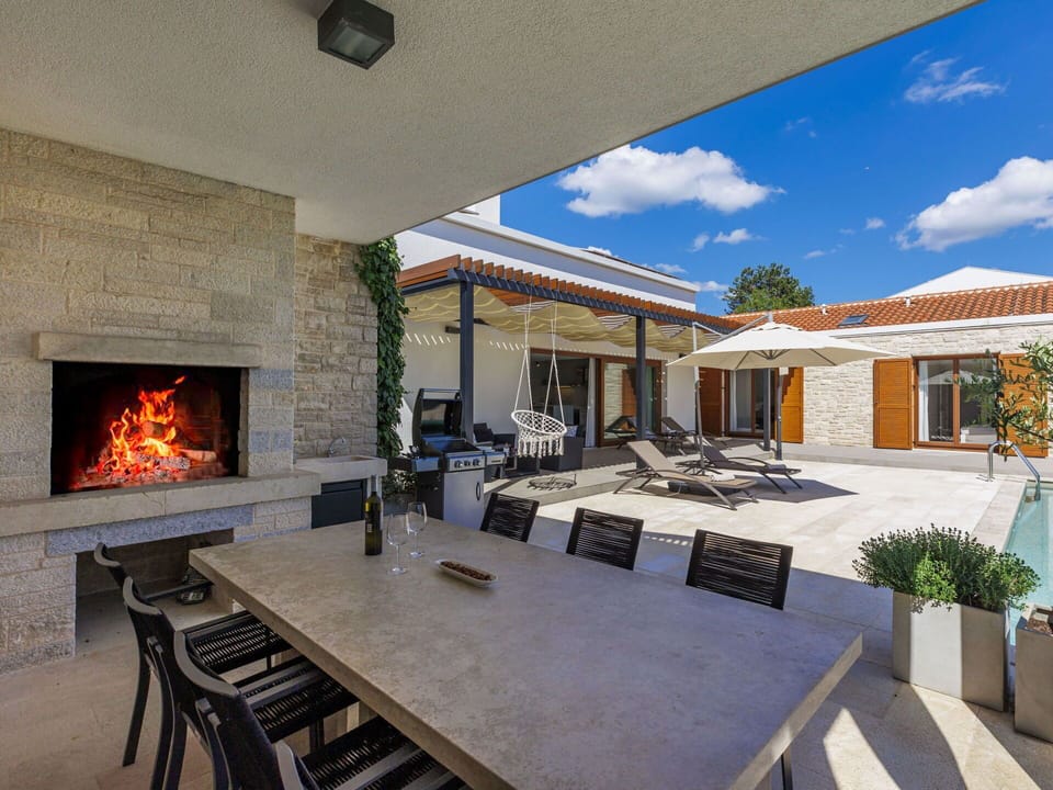 Property, Cloud, Furniture, Plant, Table, Window, Sky, Interior Design, Shade, Architecture