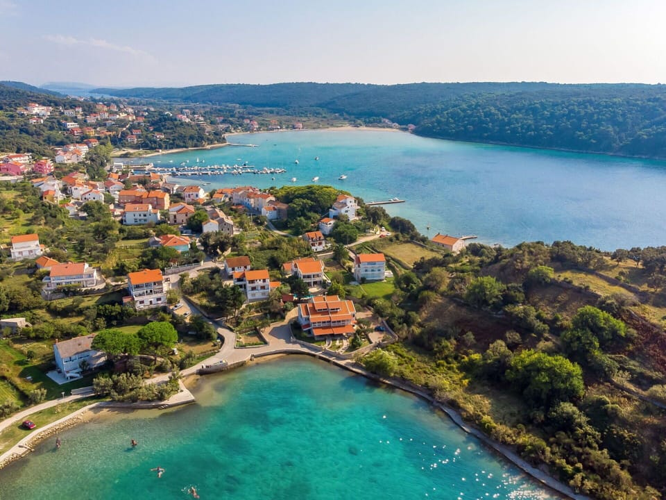 Water, Sky, Water Resources, Azure, Nature, Tree, Lake, Natural Landscape, Coastal And Oceanic Landforms, Beach