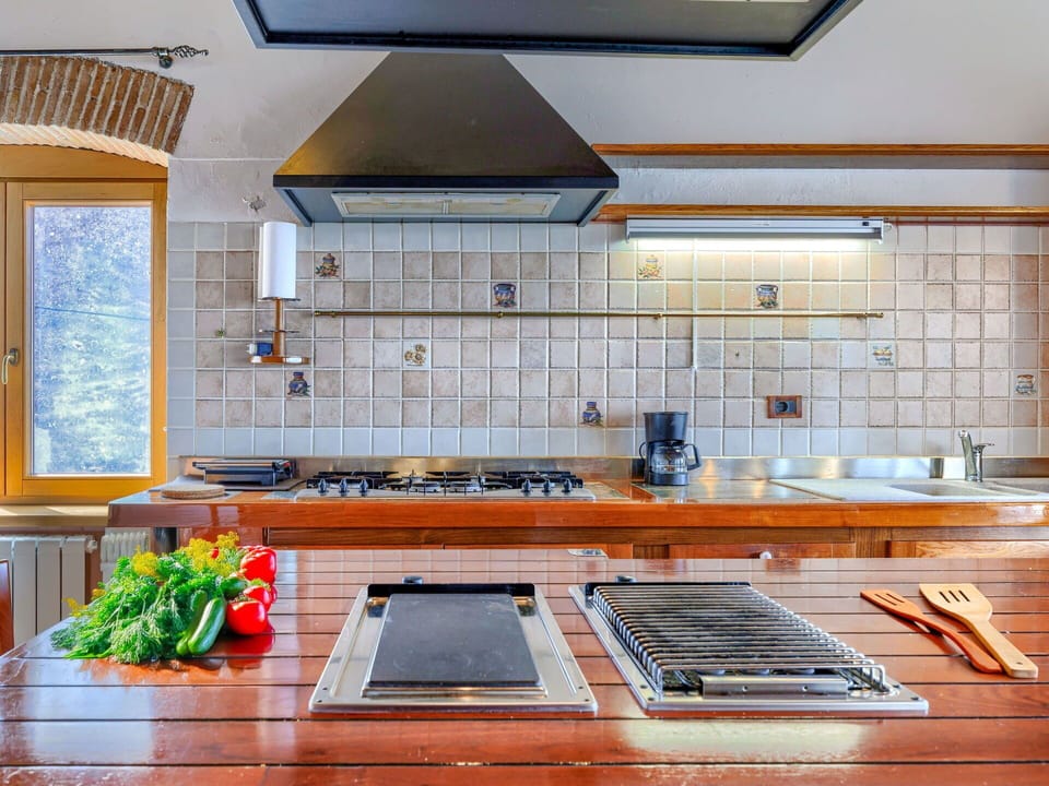 Countertop, Window, Building, Wood, Kitchen, Lighting, Living Room, Orange, Interior Design, Flooring