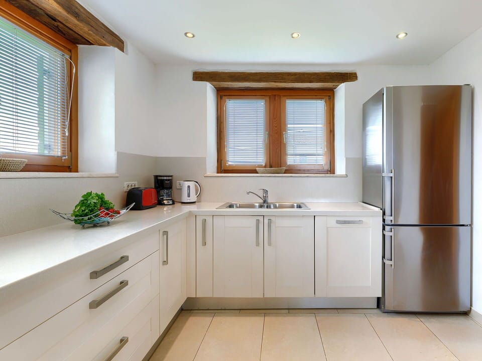 Cabinetry, Countertop, Sink, Tap, Kitchen Sink, Property, Furniture, Window, Building, Plumbing Fixture