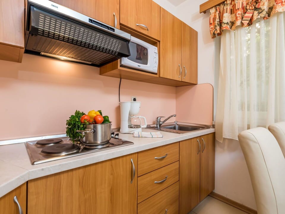 Countertop, Cabinetry, Room, Property, Kitchen, Furniture, Interior Design, Building, Real Estate, Floor
