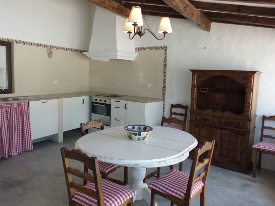 Kitchen/eating area