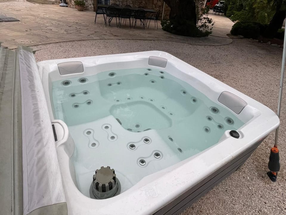 hot tub 