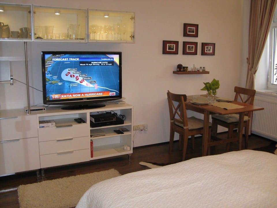 TV (42inch, cable) and Dining Area