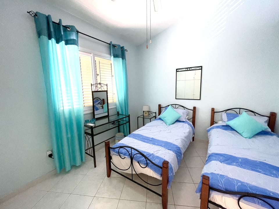 Guest bedroom 2