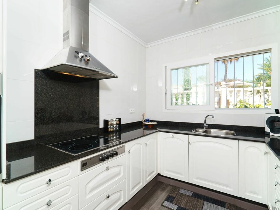 Countertop, Cabinetry, Kitchen Sink, Property, Sink, Tap, Window, Kitchen, Plumbing Fixture, Kitchen Stove